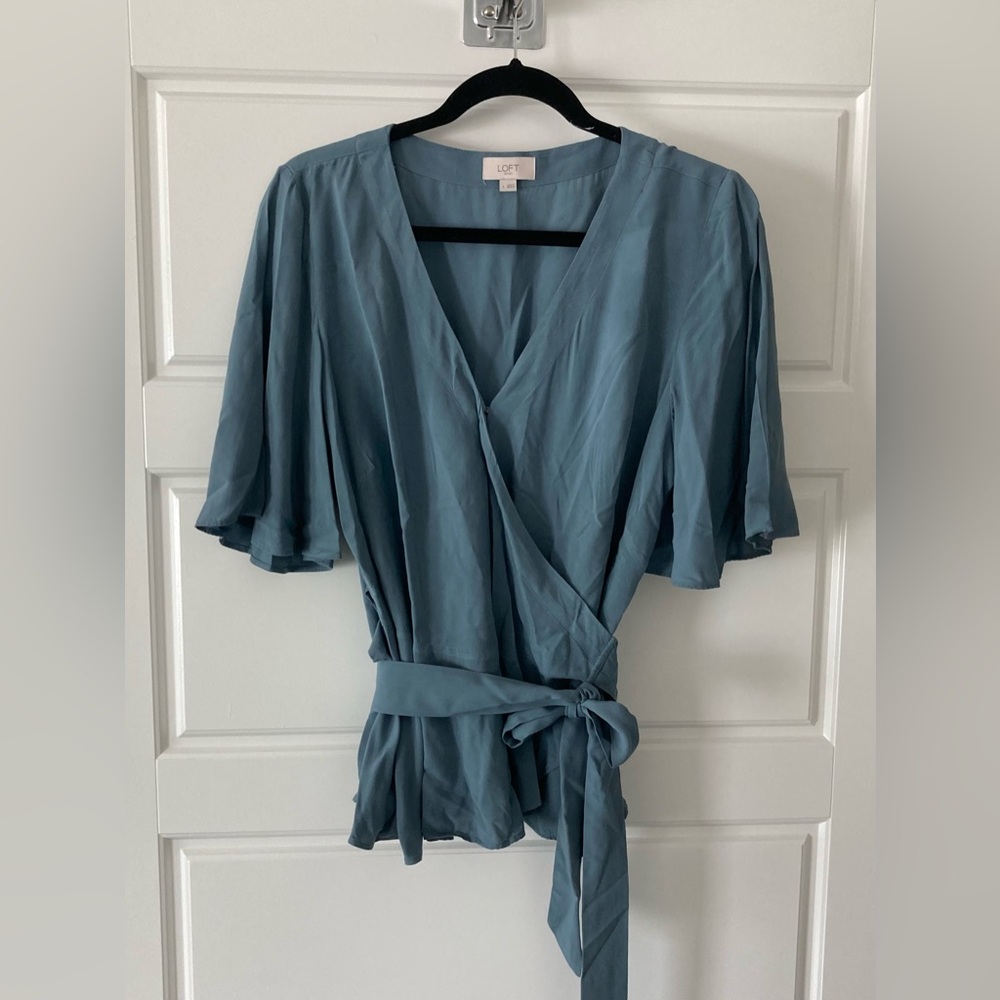 Loft Outlet Tencel Wrap Peplum Blouse With Flutter Sleeves. Size L - Picture 8 of 8